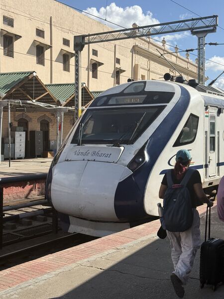 File:Vande Bharat Arrives At Bangalore.jpg