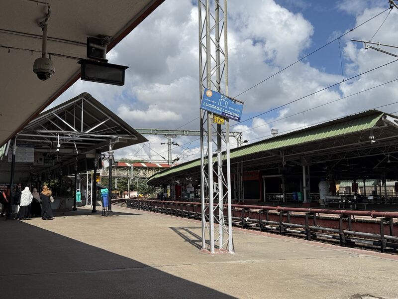 File:Bangalore Station - Waiting For Vande Bharat Express.jpg