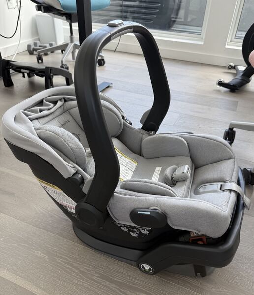 File:Uppababy Mesa on its base.jpg