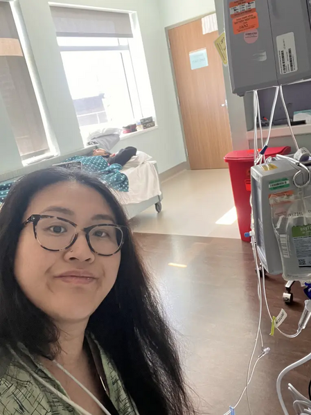 File:Julie Selfie With Roshan Sleeping in the Delivery Room.webp