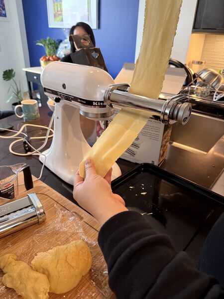 File:Kitchenaid Mixer - Pasta Maker Attachment.jpg
