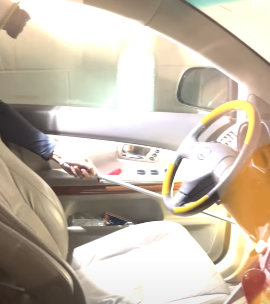 File:Popping the hood on an old Lexus SUV.png