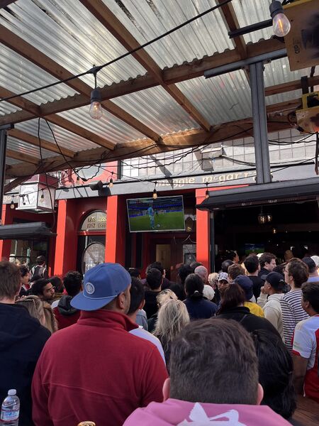File:Maggie McGarry's on a Sunday - Arsenal v City.jpg