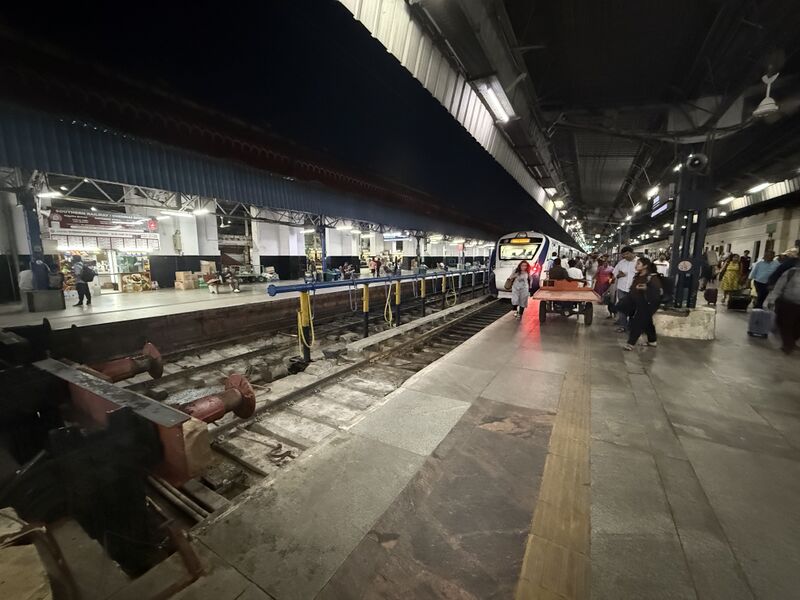 File:Vande Bharat Express - Arrived at Chennai Central.jpg